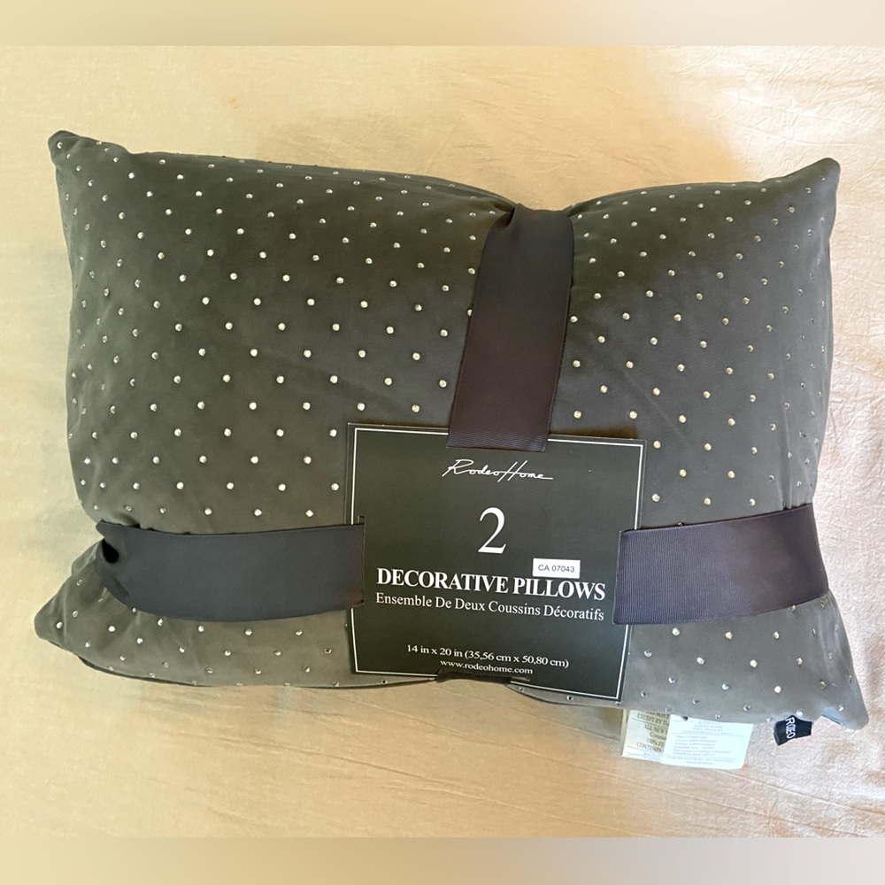 🌟 HP 🌟 Rodeo Home 2 x Decorative Pillows with Crystals